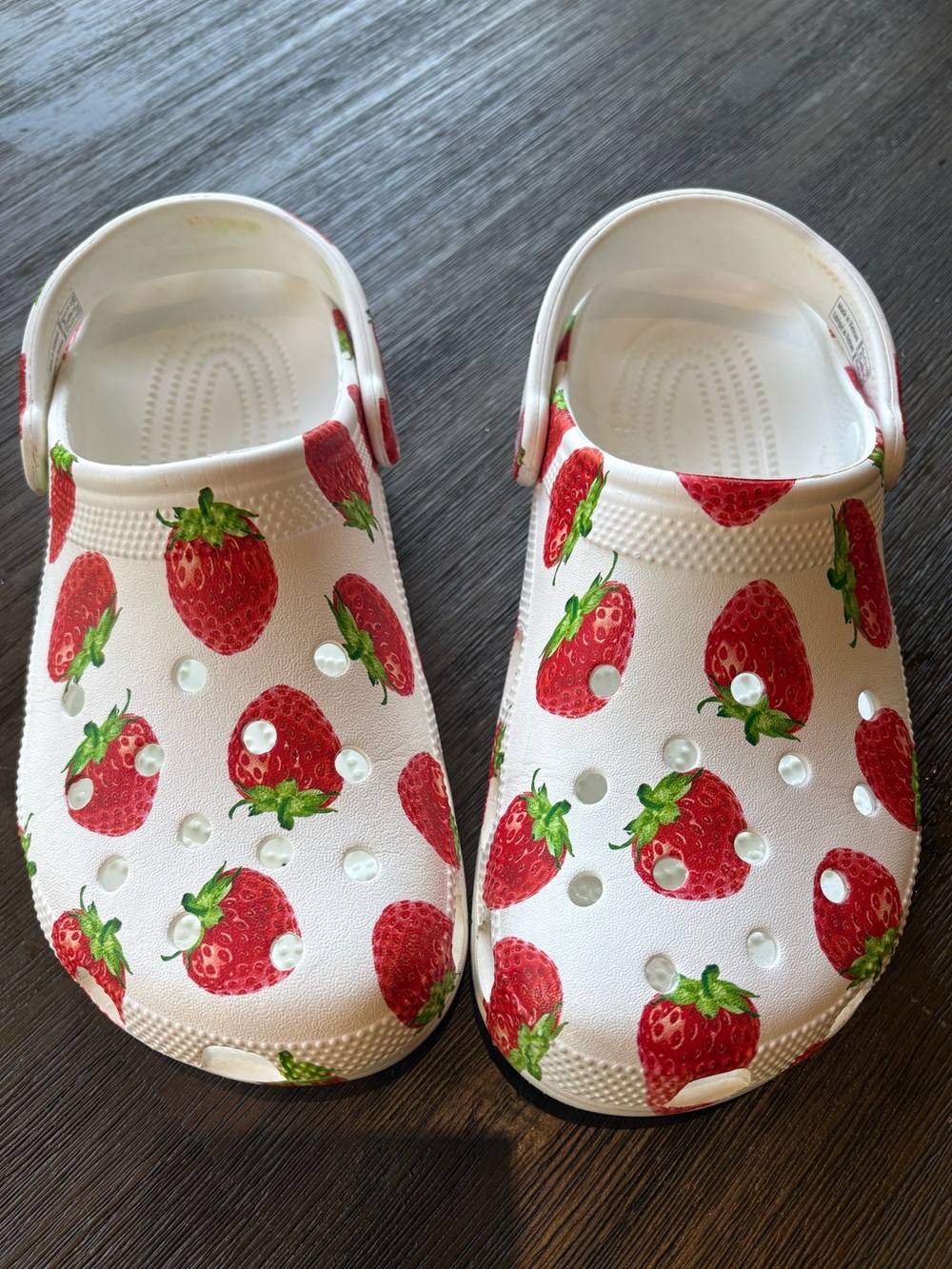 🍓 Crocs Baya Printed Clogs | Womens Size 9 | Discontinued ✨